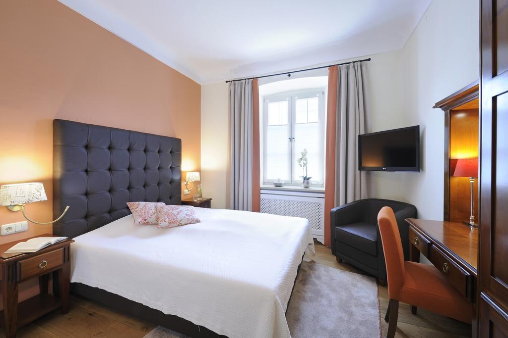 Hotel Gut Ising Chieming Habitación foto
