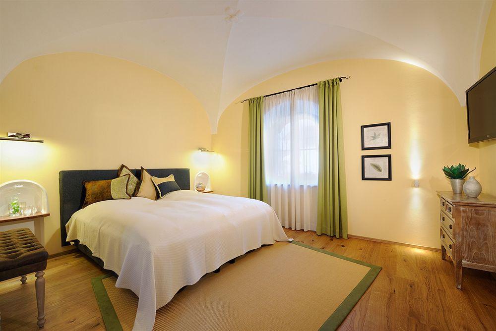 Hotel Gut Ising Chieming Exterior foto