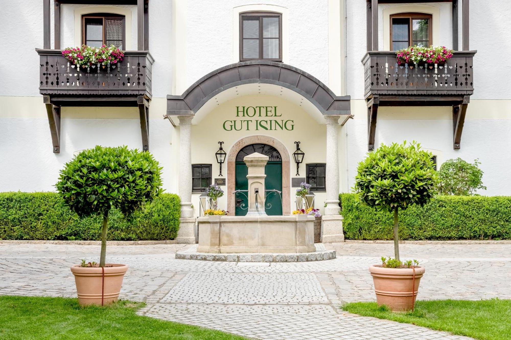 Hotel Gut Ising Chieming Exterior foto