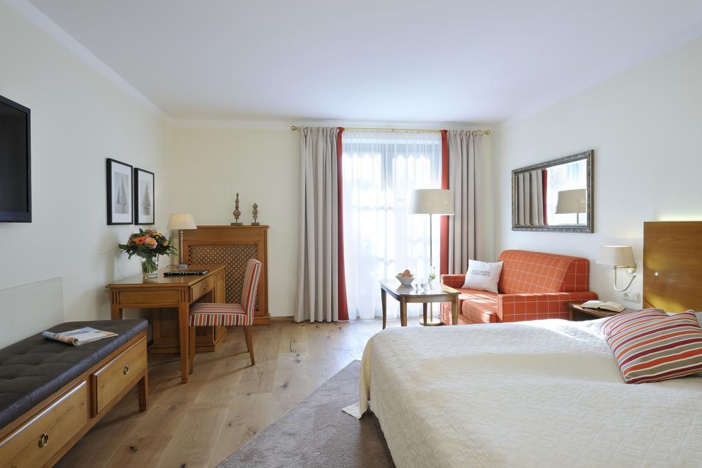 Hotel Gut Ising Chieming Exterior foto