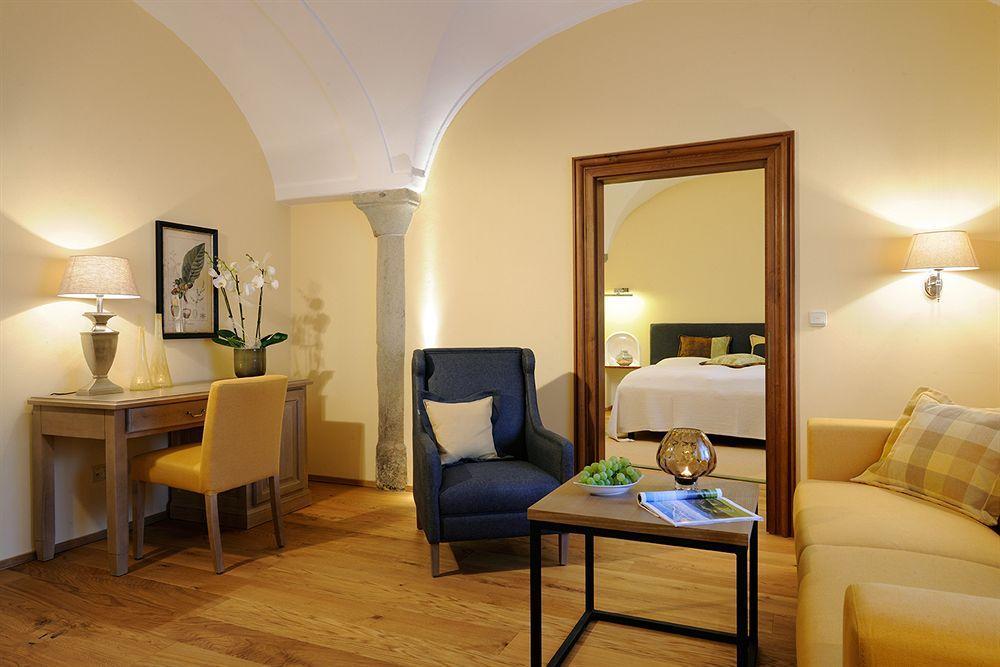 Hotel Gut Ising Chieming Exterior foto