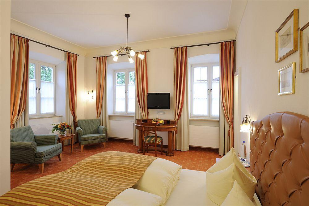 Hotel Gut Ising Chieming Exterior foto